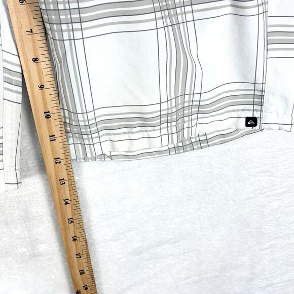 Quiksilver Mens 32 White Gray Plaid Amphibian Hybrid Stretch Board Beach Shorts - Picture 9 of 12